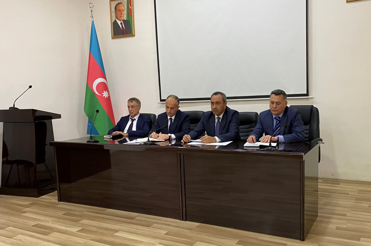 Məhkəmə ekspertizası mərkəzinin yeni rəis müavini
kollektivə təqdim olunub
