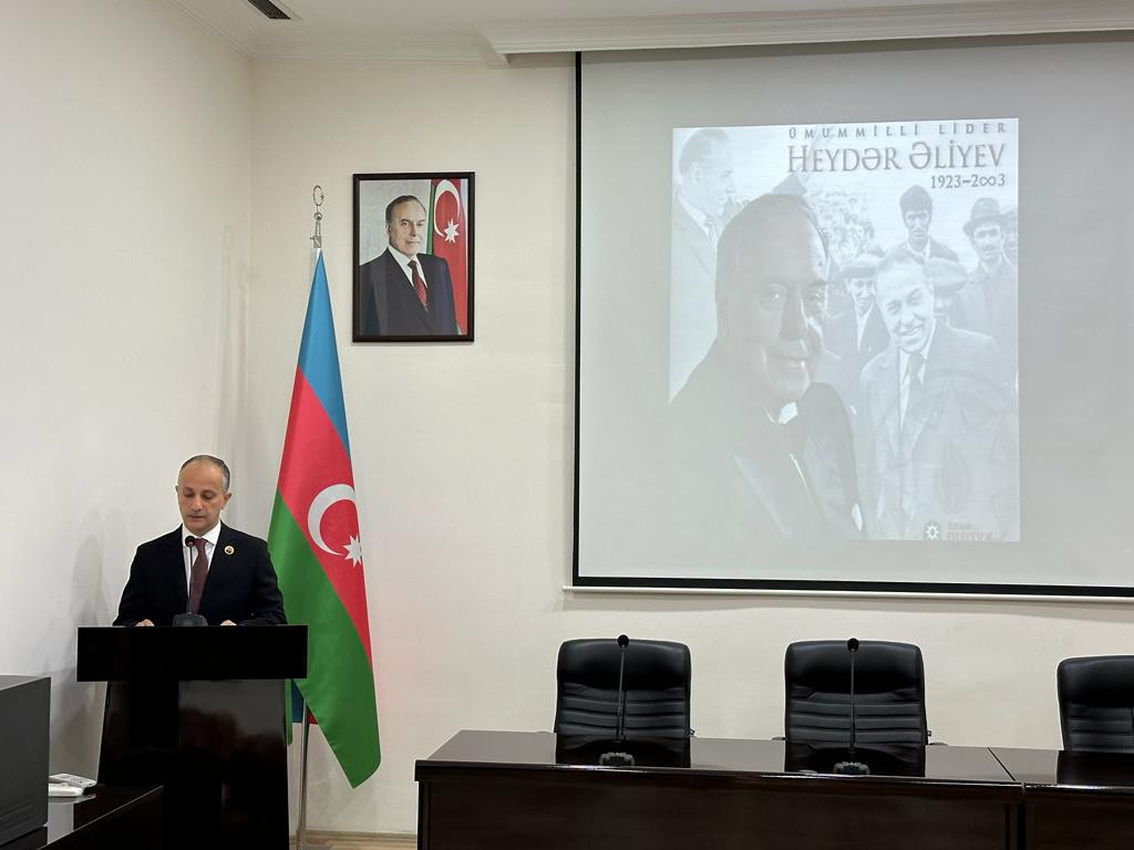 Ümummilli Lider Heydər Əliyevin anım günü ilə bağlı Ədliyyə Nazirliyinin Məhkəmə Ekspertizası Mərkəzində tədbir keçirilib