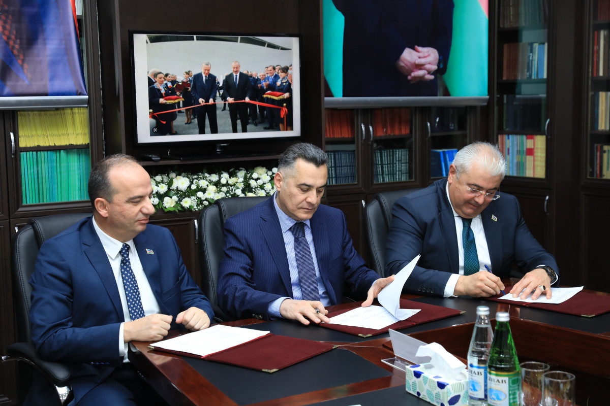Türkiyə və Azərbaycan məhkəmə ekspertizası idarələrinin rəhbərlərinin Bakıda birgə iclası keçirilib