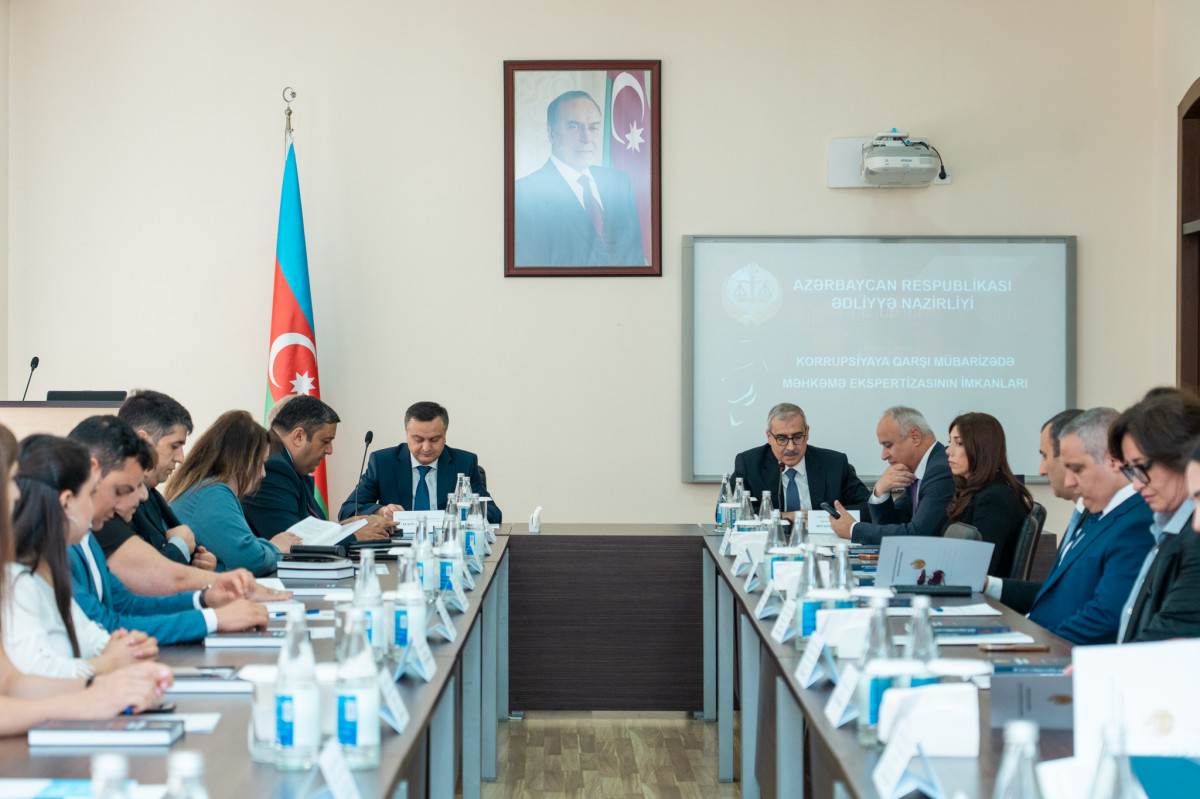 Korrupsiya cinayətləri ilə mübarizədə məhkəmə ekspertizasının roluna həsr olunmuş elmi-praktiki seminar keçirilib Korrupsiya cinayətləri ilə mübarizədə məhkəmə ekspertizasının roluna həsr olunmuş elmi-praktiki seminar keçirilib